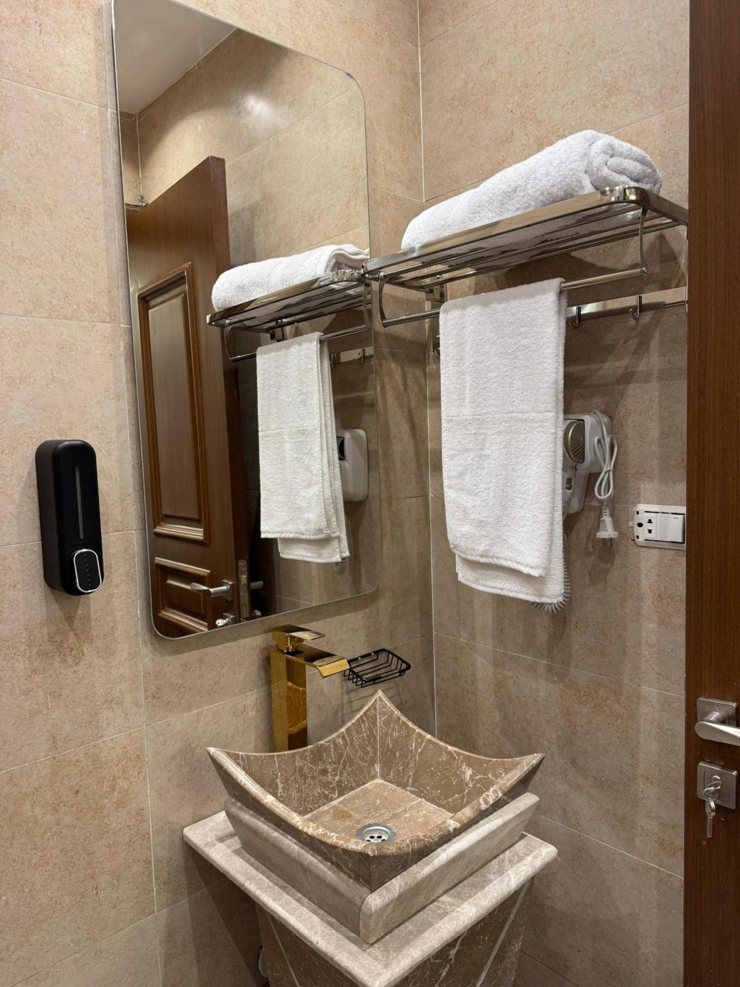 New White Pyramids Inn Ghatati Экстерьер фото